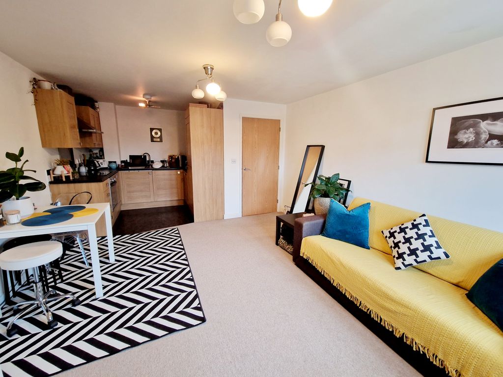 1 bed flat for sale in St. Thomas Road, Brentwood CM14, £189,000