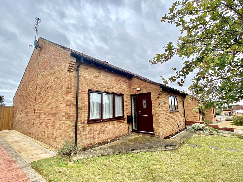 3 bed bungalow for sale in Kingfisher Road, Downham Market PE38, £235,000