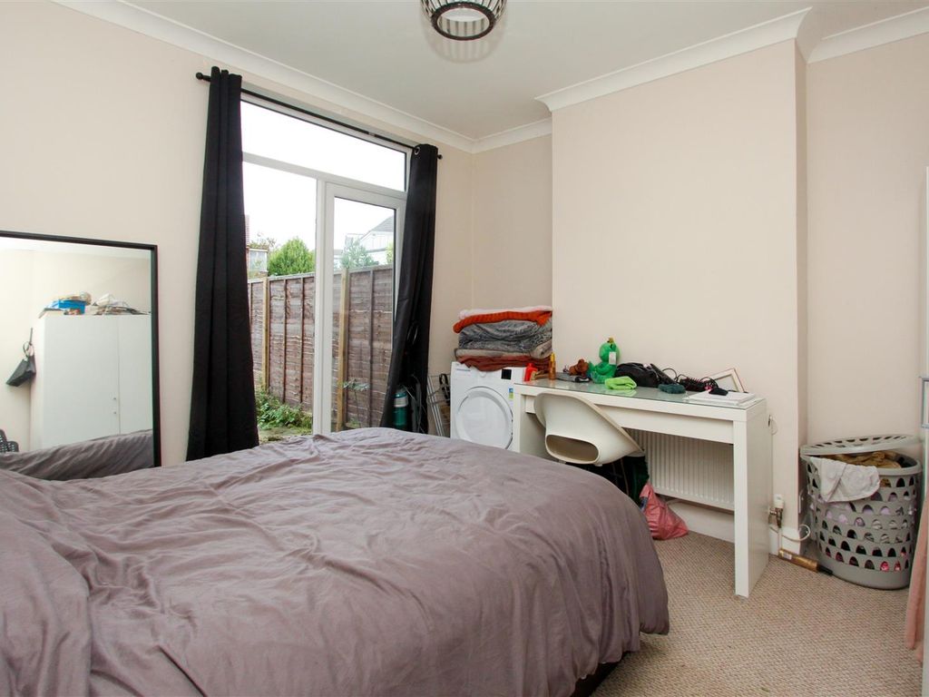 1 bed maisonette for sale in Drayton Gardens, West Drayton UB7, £235,000