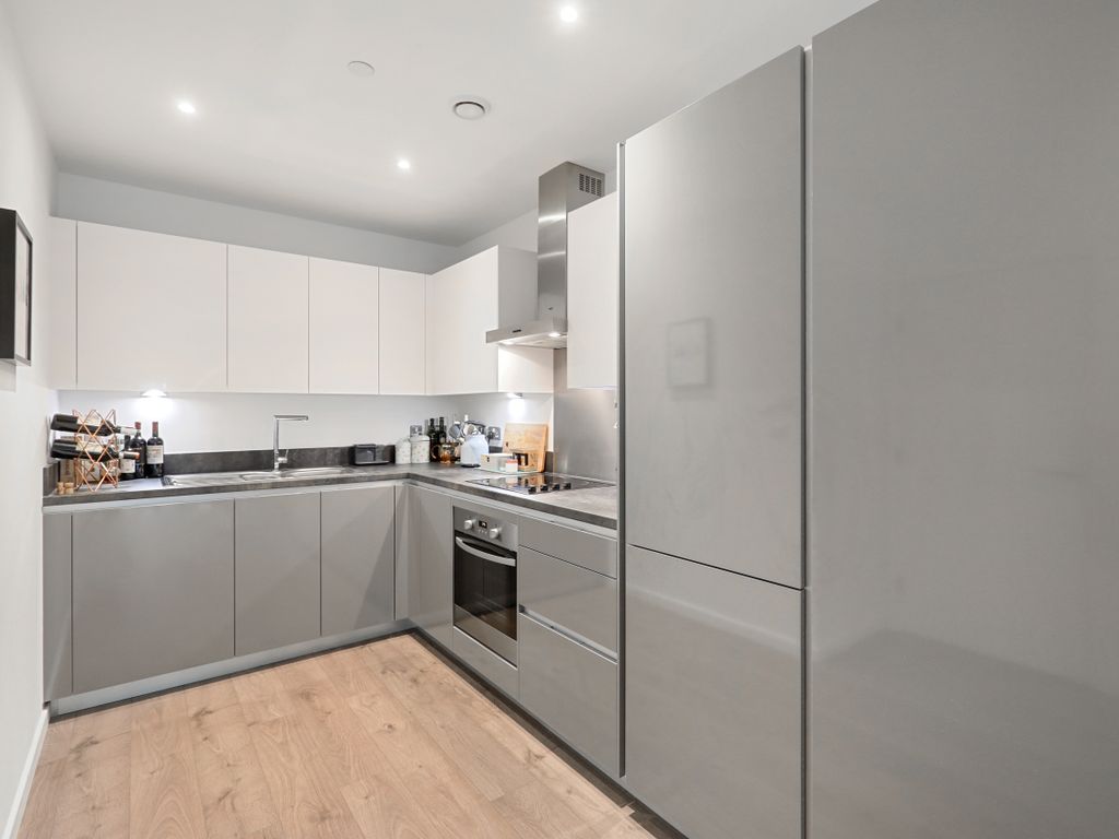 1 bed flat for sale in Juniper Drive, London SW18, £150,000