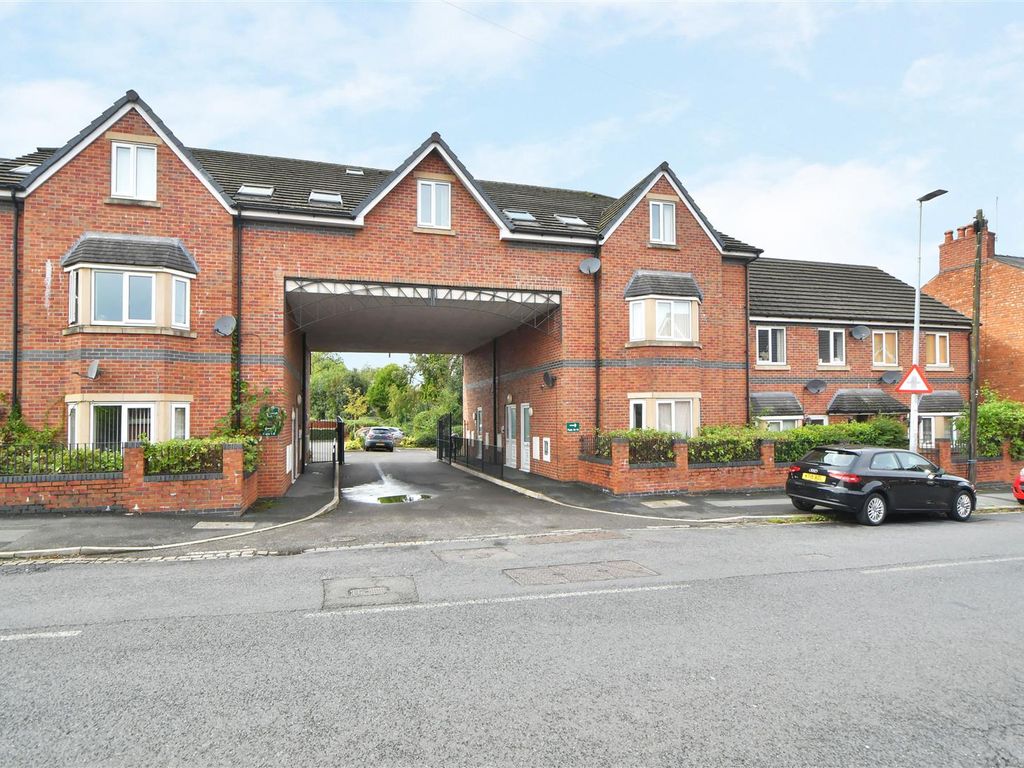 1 bed flat for sale in Stewart Street, Crewe CW2, £80,000
