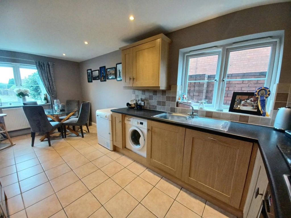 3 bed semi-detached house for sale in Lynch Road, Berkeley GL13, £300,000