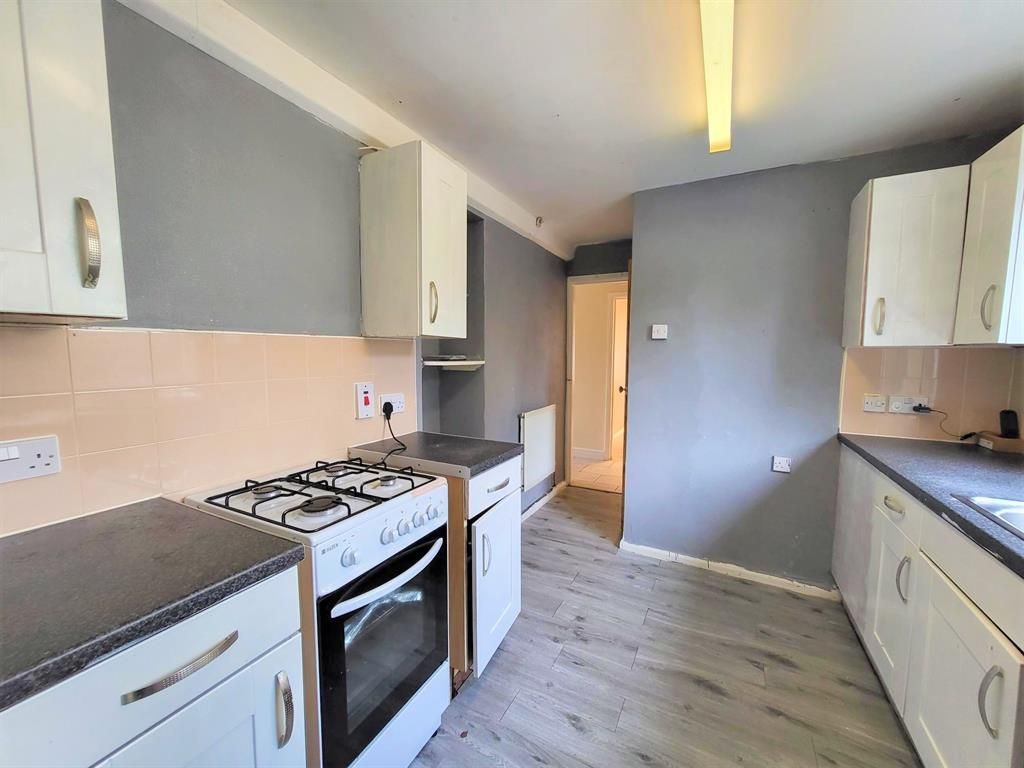 2 bed maisonette for sale in Marden Road, Manchester M23, £160,000