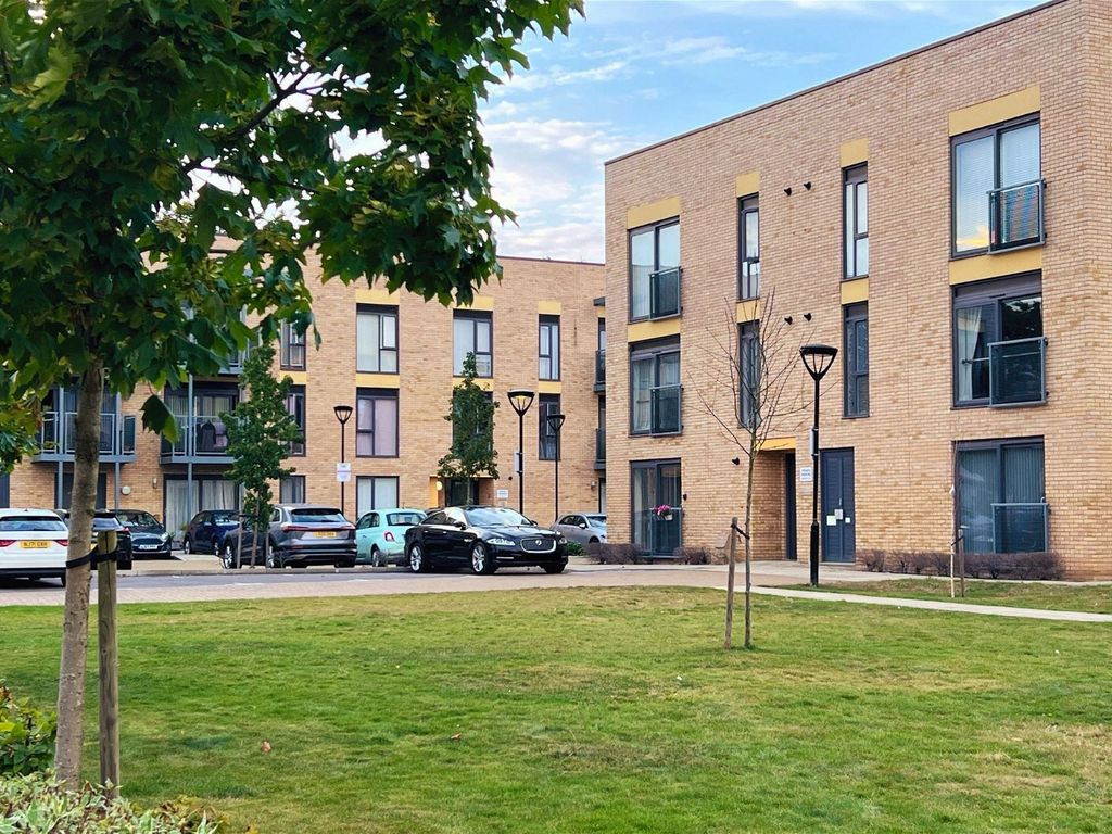2 bed flat for sale in Allwoods Place, Hitchin SG4, £120,000