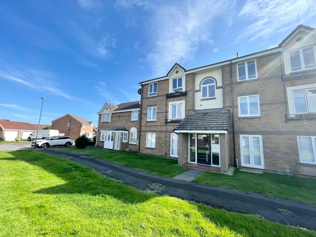 2 bed flat for sale in Gatesgarth Close, Bakers Mead, Hartlepool TS24, £55,000