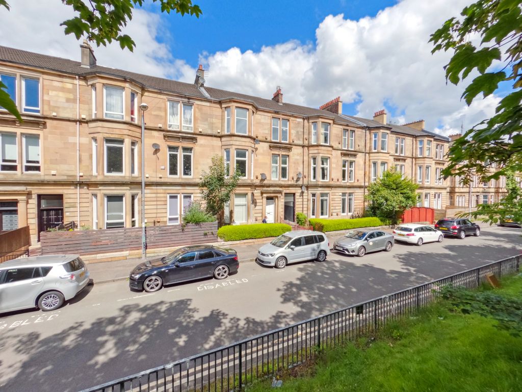 3 bed flat for sale in Clifford Street, Glasgow G51, £190,000