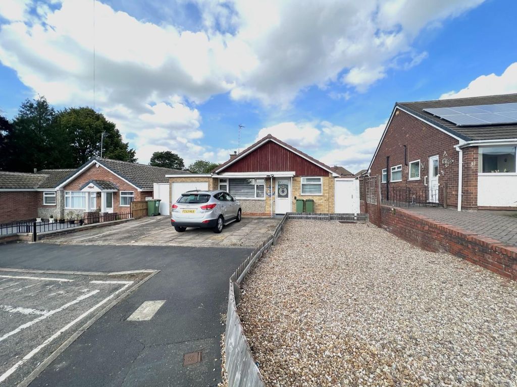 3 bed detached bungalow for sale in Hat Road, Leicester LE3, £305,000