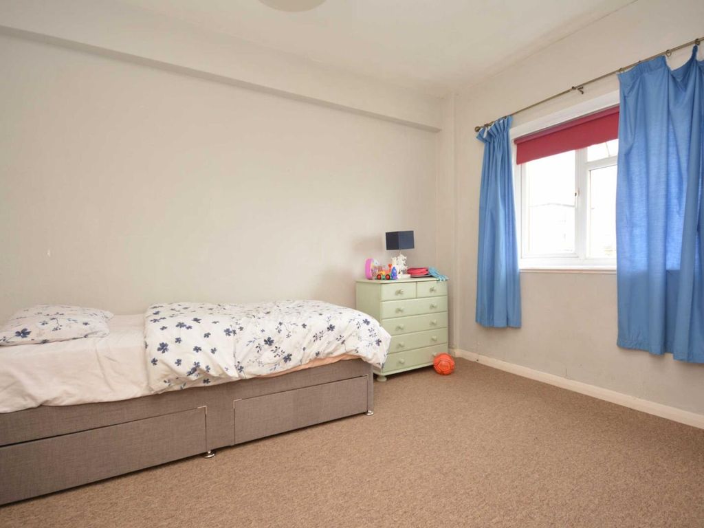 2 bed flat for sale in Northumberland Avenue, Margate, Kent CT9, £330,000