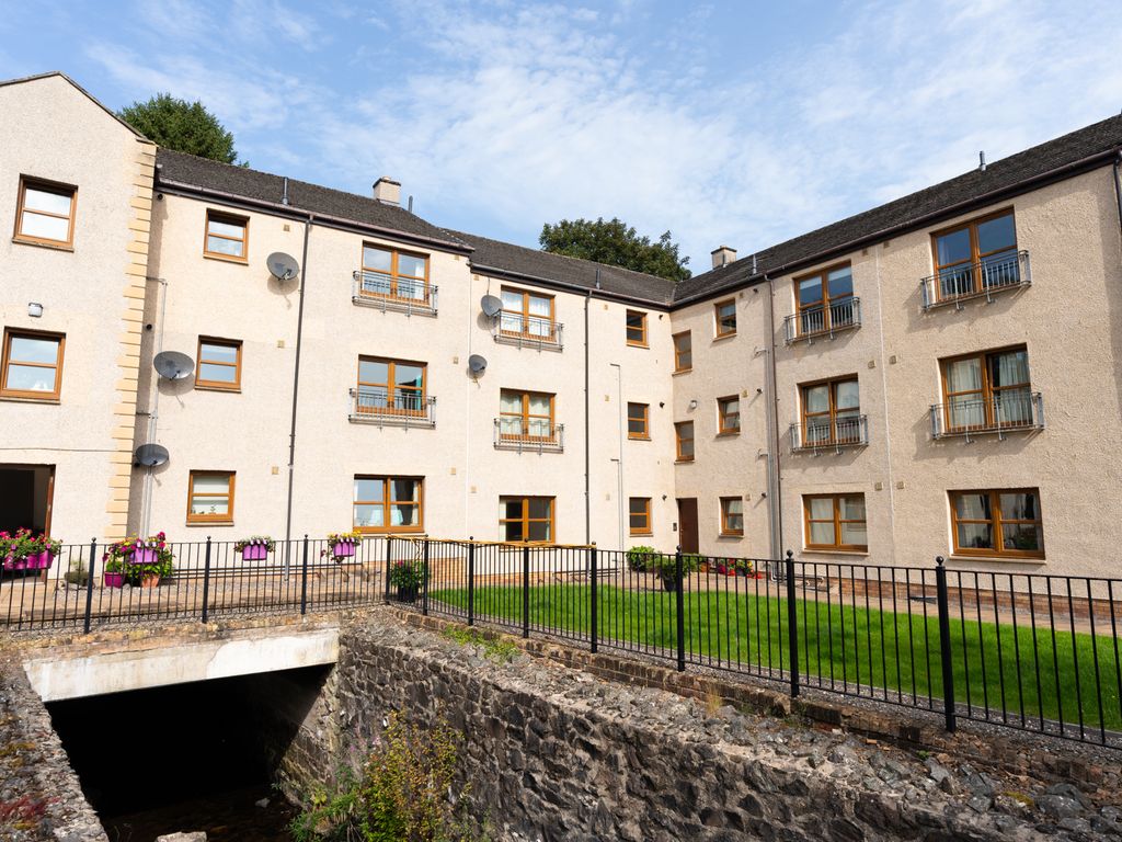 2 bed flat for sale in Newburgh Road, Cupar KY14, £122,000