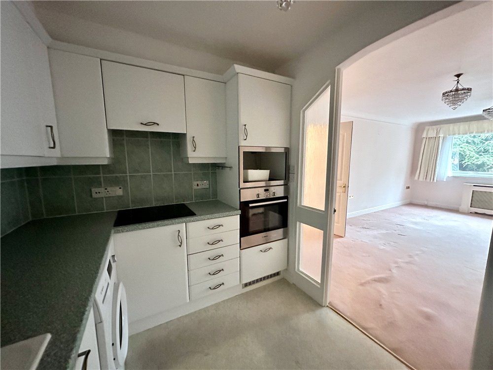 2 bed flat for sale in Canford Cliffs Road, Canford Cliffs, Poole BH13, £250,000