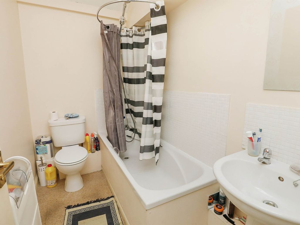 2 bed flat for sale in Dereham NR19, £120,000