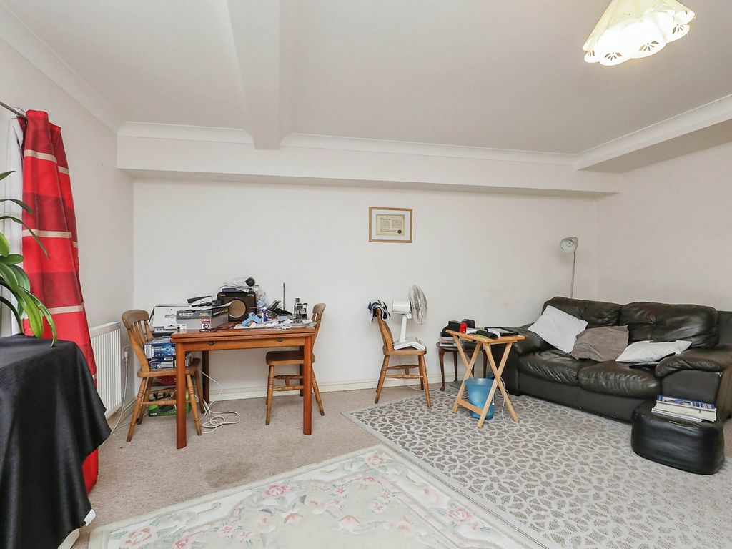 2 bed flat for sale in Dereham NR19, £120,000