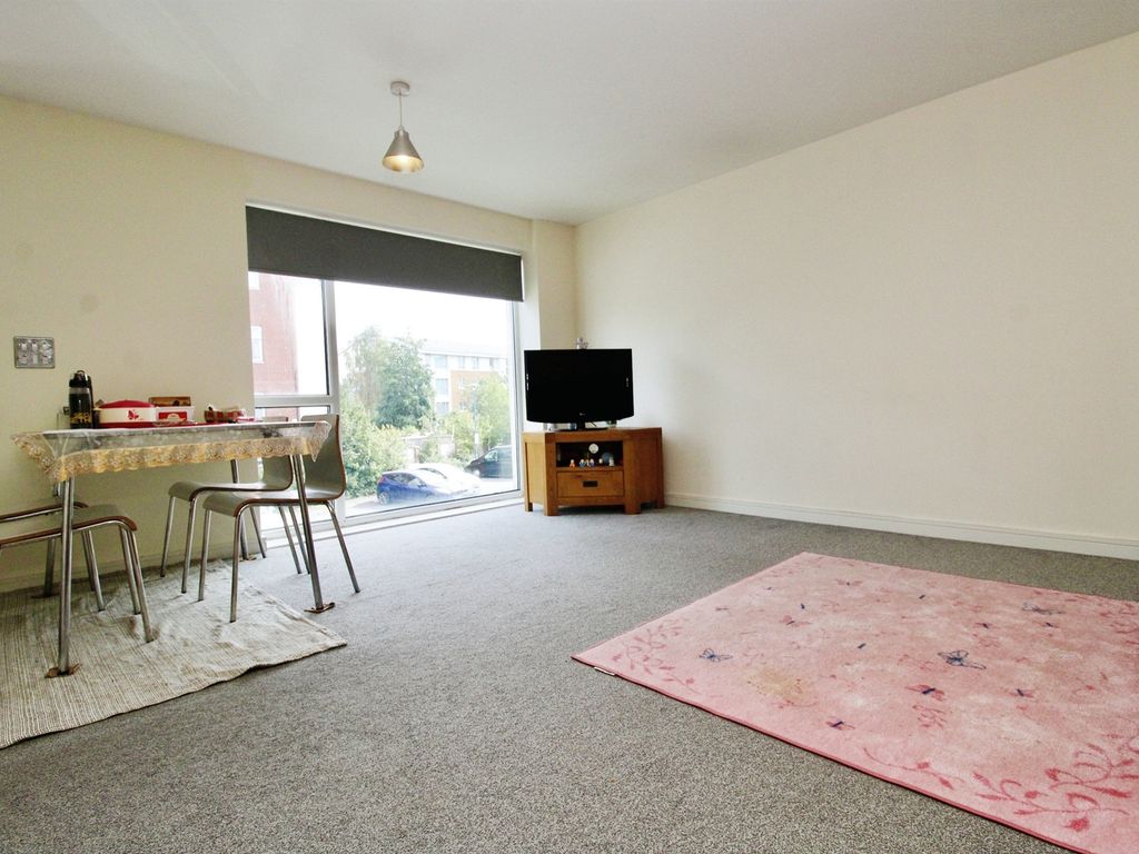 2 bed flat for sale in Overstone Court, Cardiff CF10, £170,000