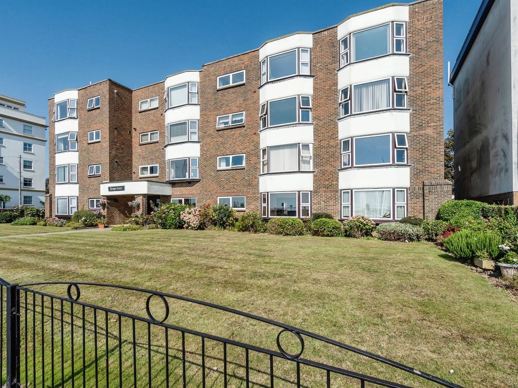 2 bed flat for sale in The Esplanade, Bognor Regis PO21, £250,000