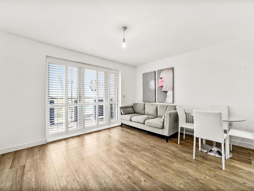1 bed flat for sale in Farsby House, Barking Riverside IG11, £230,000