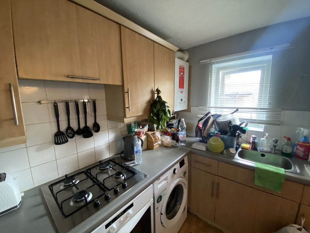 1 bed flat for sale in Owen Close, Northolt UB5, £189,000