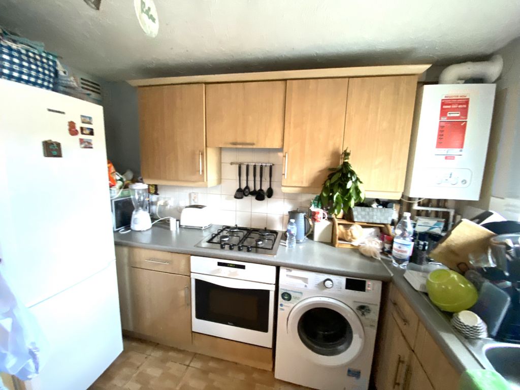 1 bed flat for sale in Owen Close, Northolt UB5, £189,000