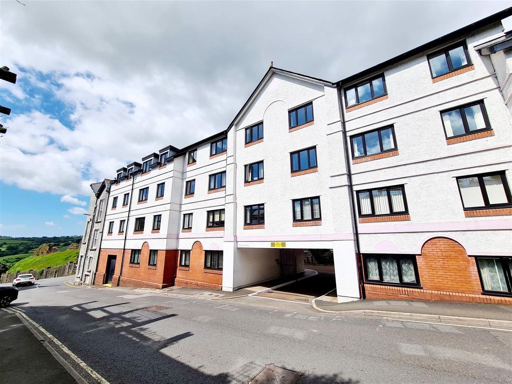2 bed flat for sale in Westgate Mews, Launceston PL15, £84,950
