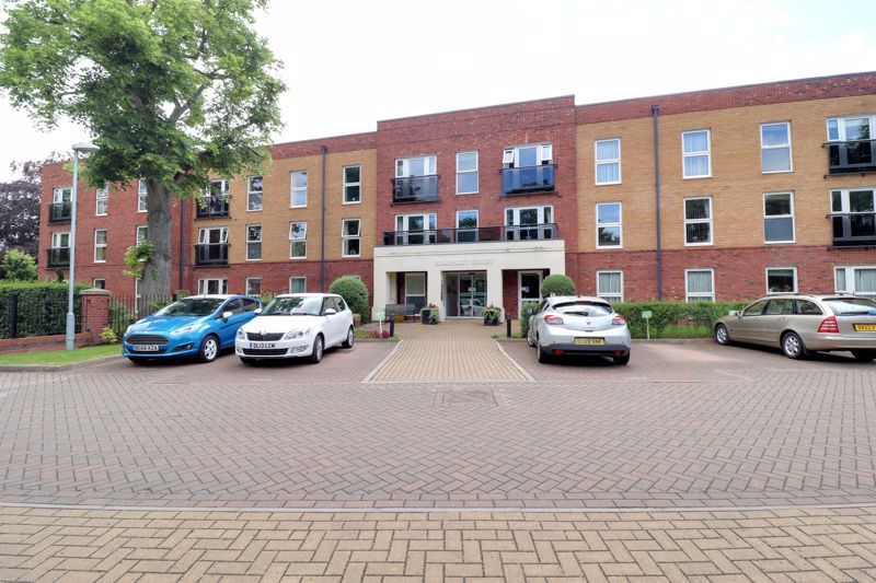 1 bed flat for sale in Humphrey Court, The Oval, Stafford ST17, £180,000