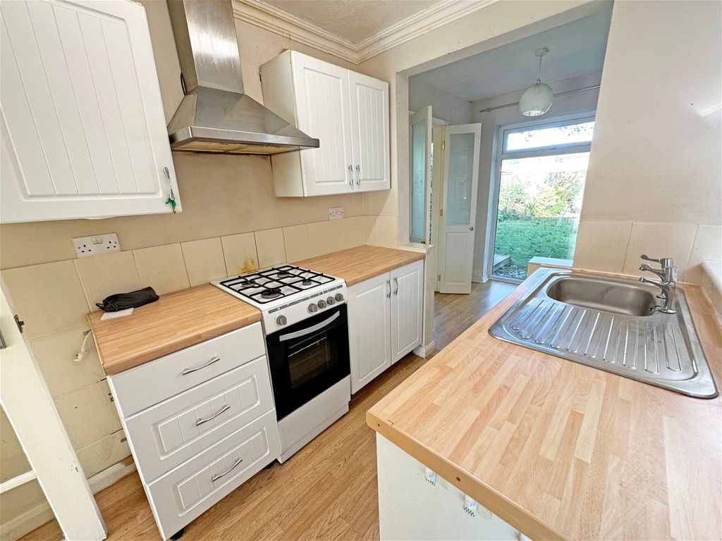 3 bed semi-detached house for sale in Overton Close, Hall Green B28, £270,000