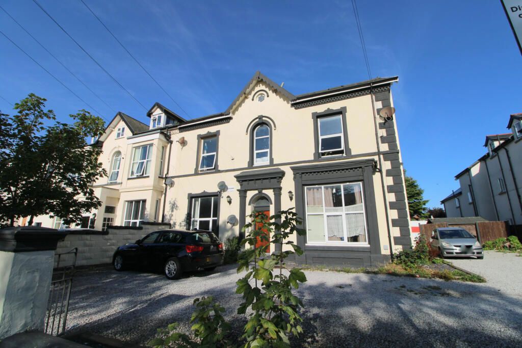 2 bed flat for sale in Brighton Road, Rhyl LL18, £85,000