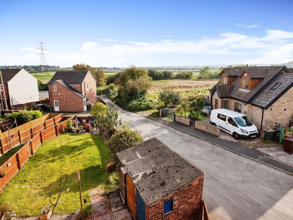 2 bed terraced house for sale in Bottom Boat Road, Stanley, Wakefield WF3, £135,000