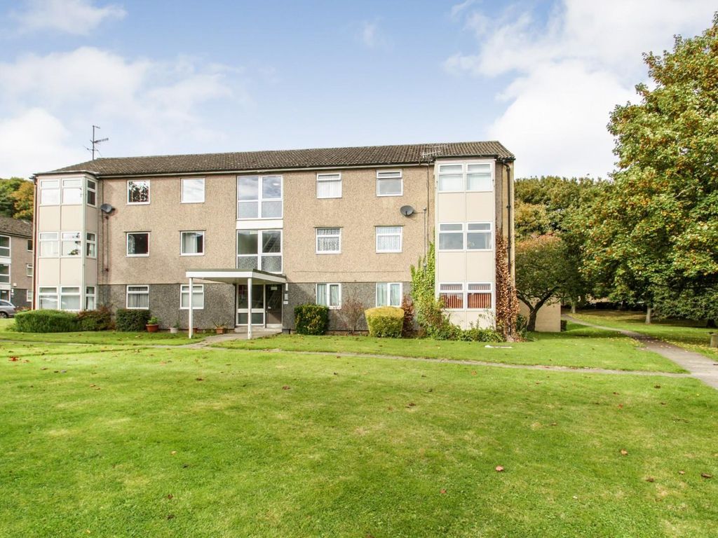 2 bed flat for sale in Cliffe Gardens, Shipley BD18, £99,995
