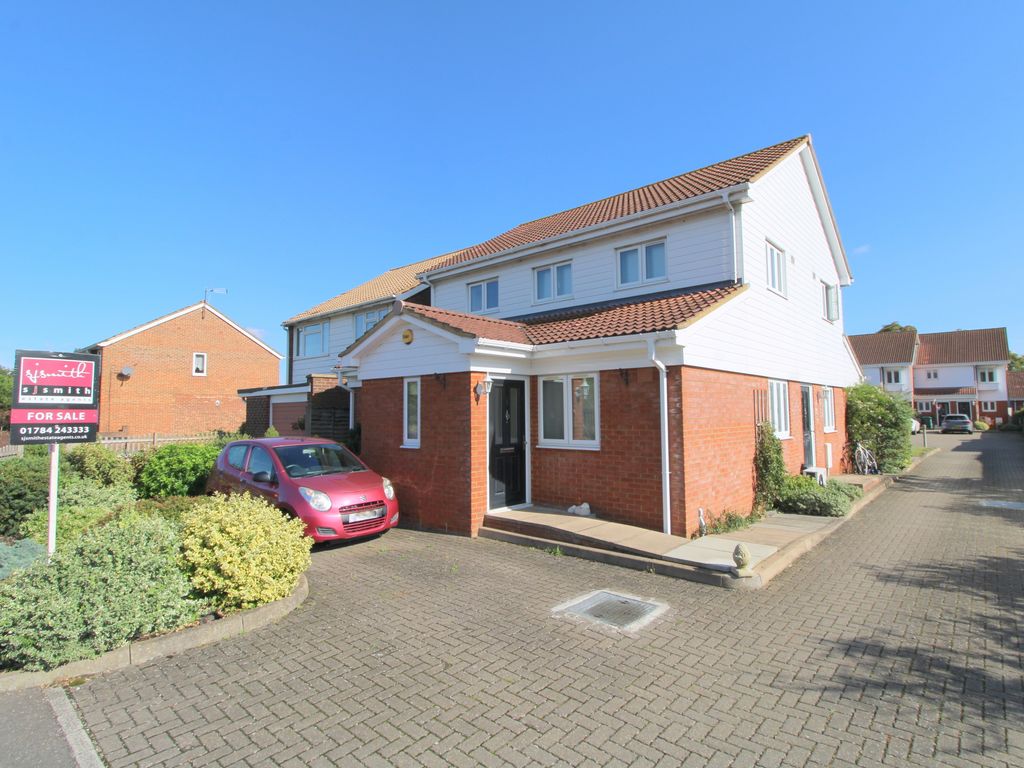 1 bed maisonette for sale in Ashmead Close, Ashford TW15, £239,950