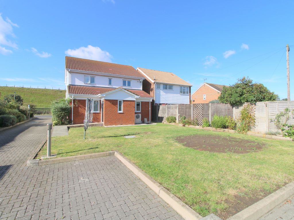 1 bed maisonette for sale in Ashmead Close, Ashford TW15, £239,950