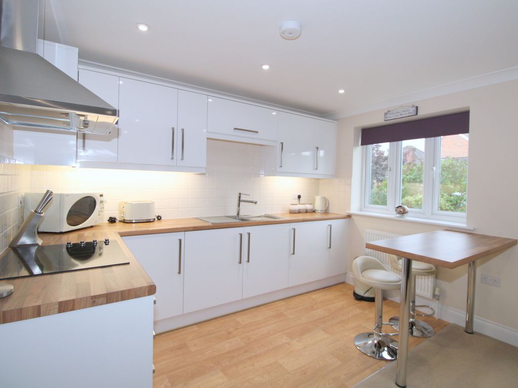 1 bed maisonette for sale in Ashmead Close, Ashford TW15, £239,950