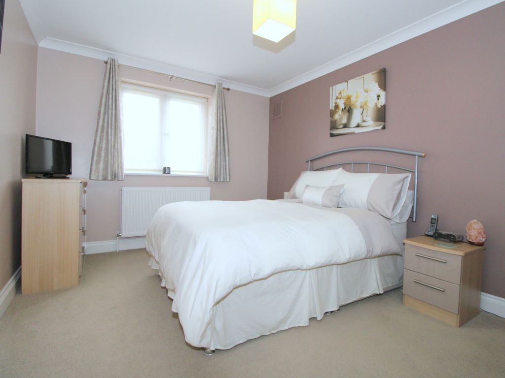 1 bed maisonette for sale in Ashmead Close, Ashford TW15, £239,950