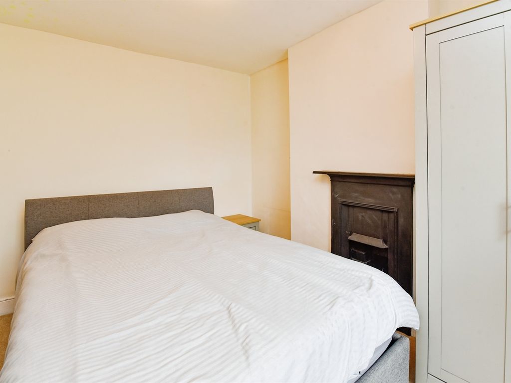 1 bed flat for sale in West Street, Trowbridge BA14, £115,000