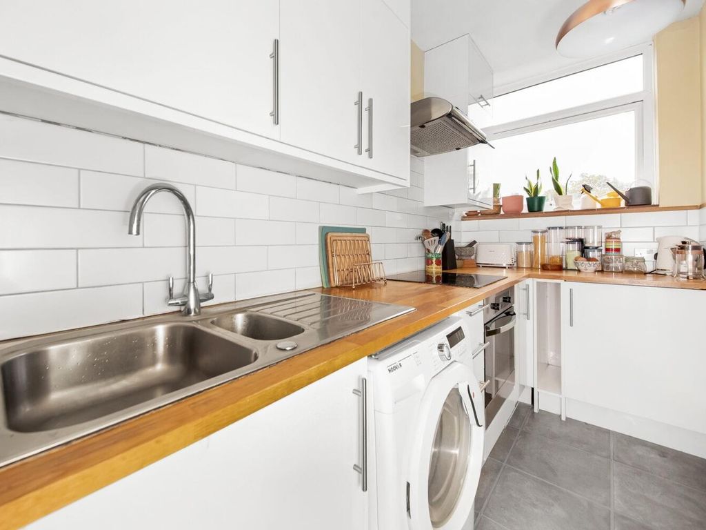 1 bed flat for sale in South Norwood Hill, South Norwood, London SE25, £239,995