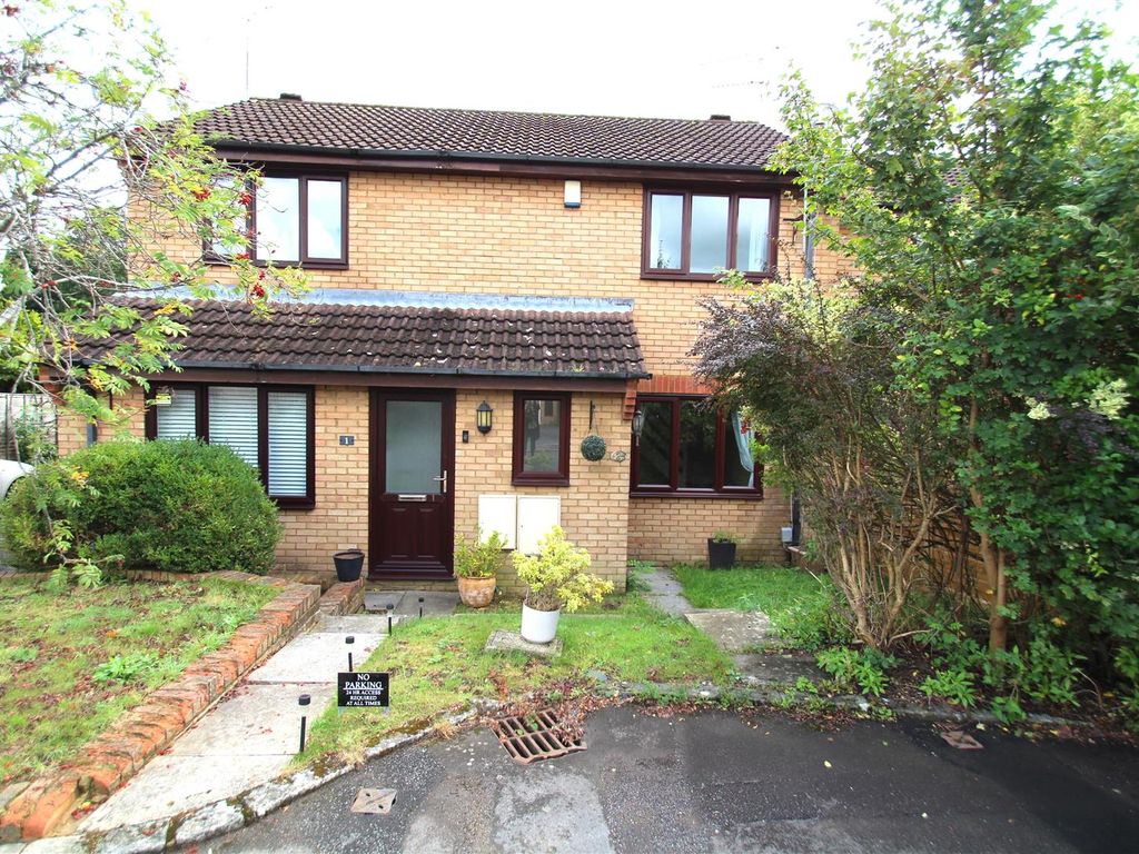 2 bed terraced house for sale in Sheen Close, Grange Park, Swindon SN5, £200,000