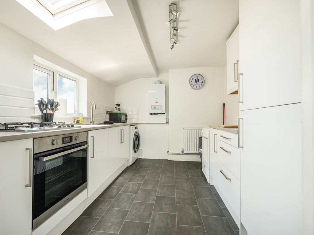 1 bed maisonette for sale in Feltham Hill Road, Ashford, Surrey TW15, £235,000