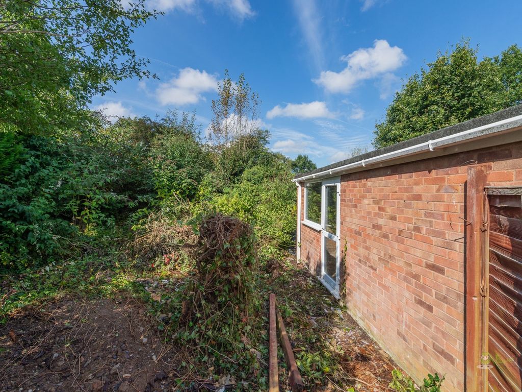 2 bed bungalow for sale in Bardsley Drive, Shrewsbury SY2, £185,000