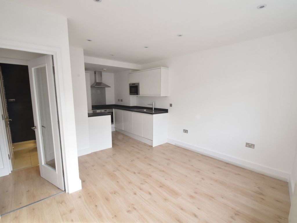 1 bed flat for sale in Hill Avenue, Amersham, Buckinghamshire HP6, £215,000