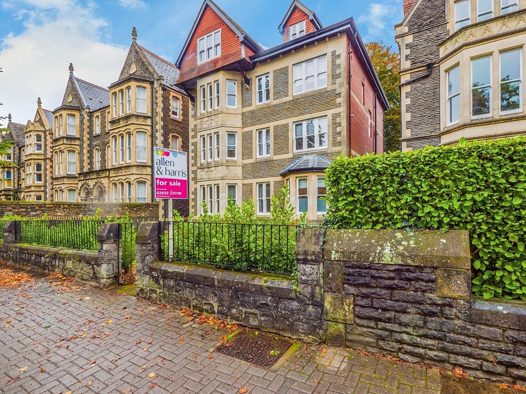 2 bed flat for sale in Cathedral Road, Pontcanna, Cardiff CF11, £300,000
