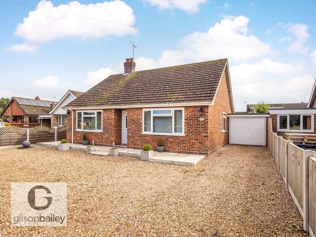 3 bed detached bungalow for sale in Briar Close, Lingwood NR13, £260,000