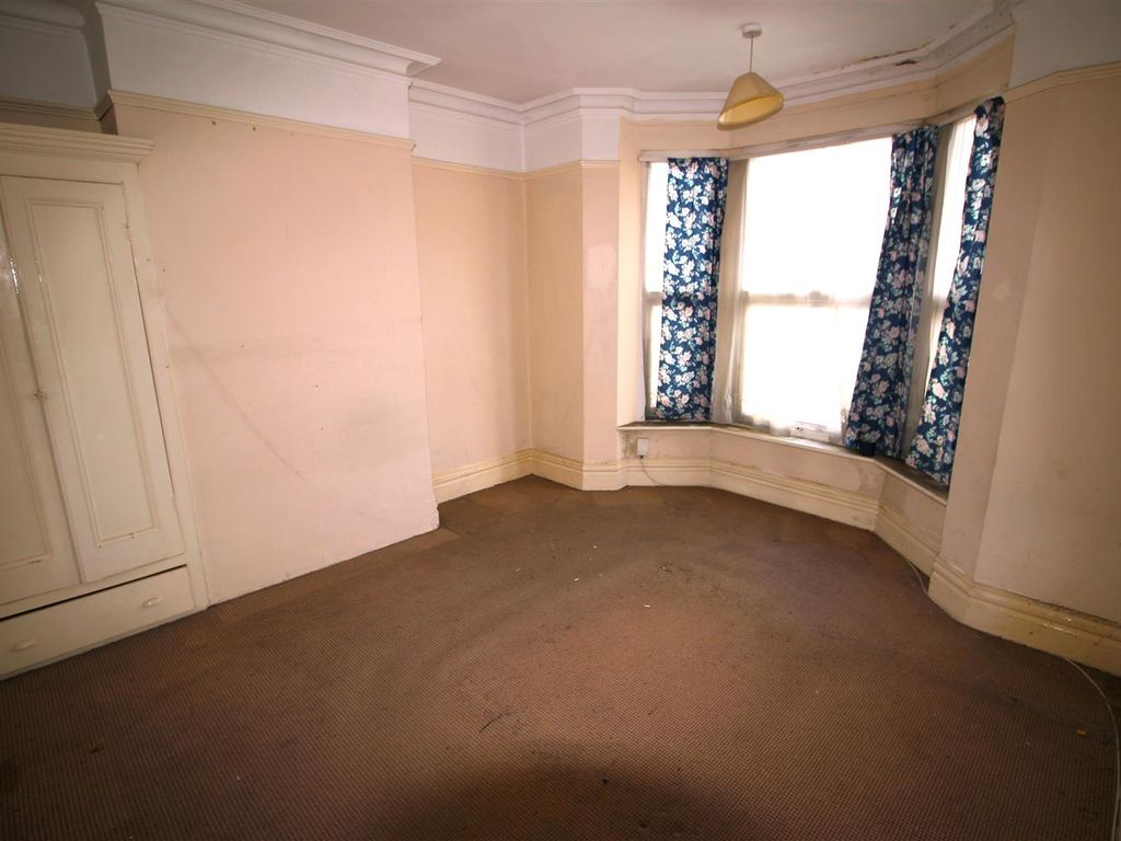 3 bed terraced house for sale in Heyshott Road, Southsea PO4, £260,000