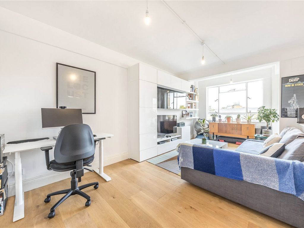 1 bed flat for sale in Christchurch House, Christchurch Road, London SW2, £290,000