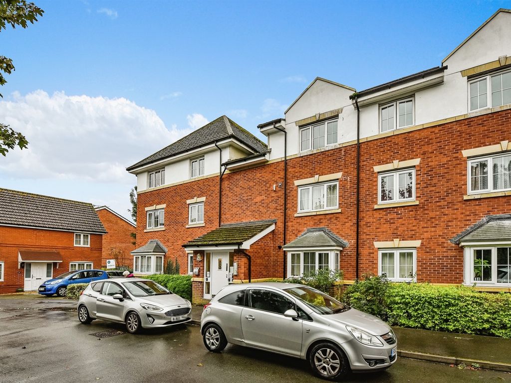 1 bed flat for sale in White Horse Way, Devizes SN10, £90,000
