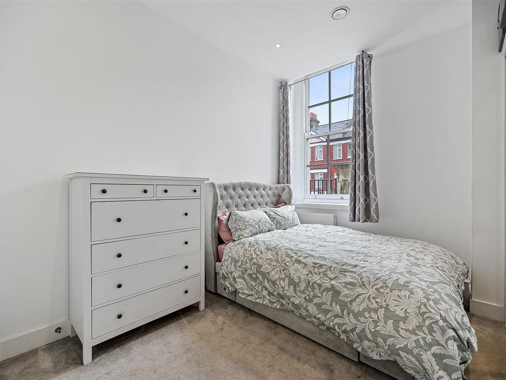 1 bed flat for sale in Acton Town Hall, Winchester Street, Acton, London W3, £99,750