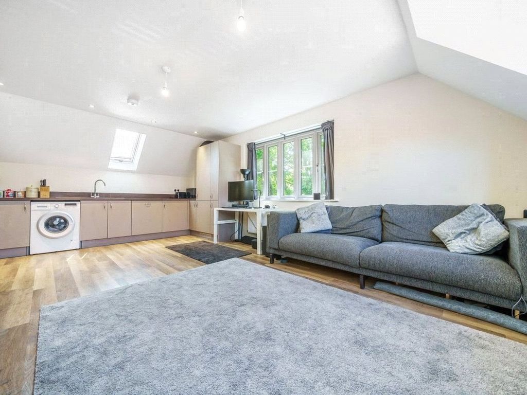 1 bed flat for sale in Bramley, Guildford, Surrey GU5, £265,000
