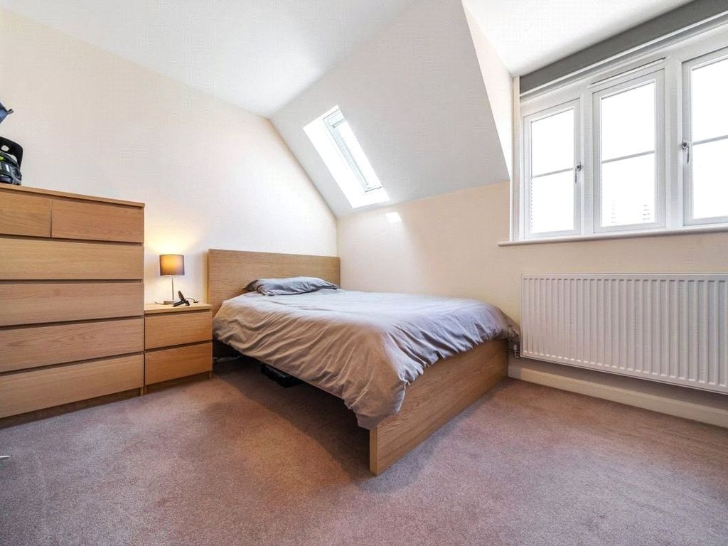 1 bed flat for sale in Bramley, Guildford, Surrey GU5, £265,000