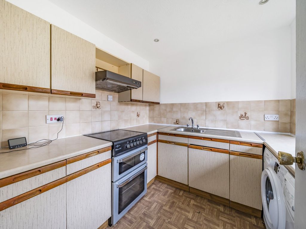 2 bed flat for sale in Ottershaw, Surrey KT16, £210,000