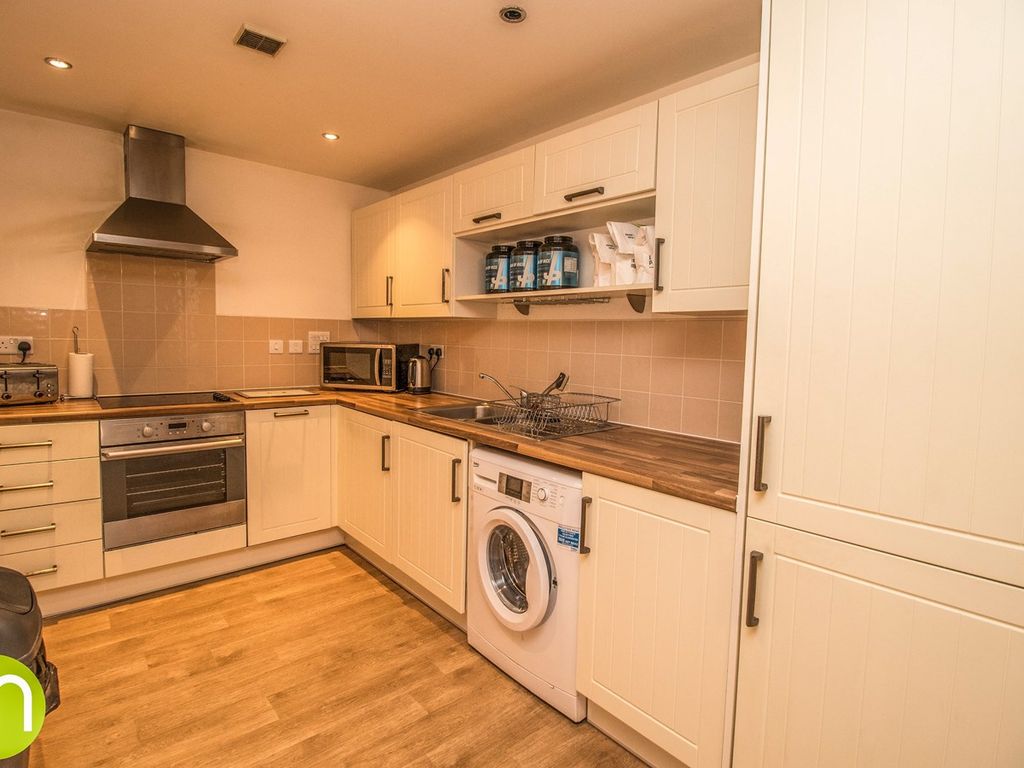 2 bed flat for sale in De Grey Road, Colchester CO4, £140,000