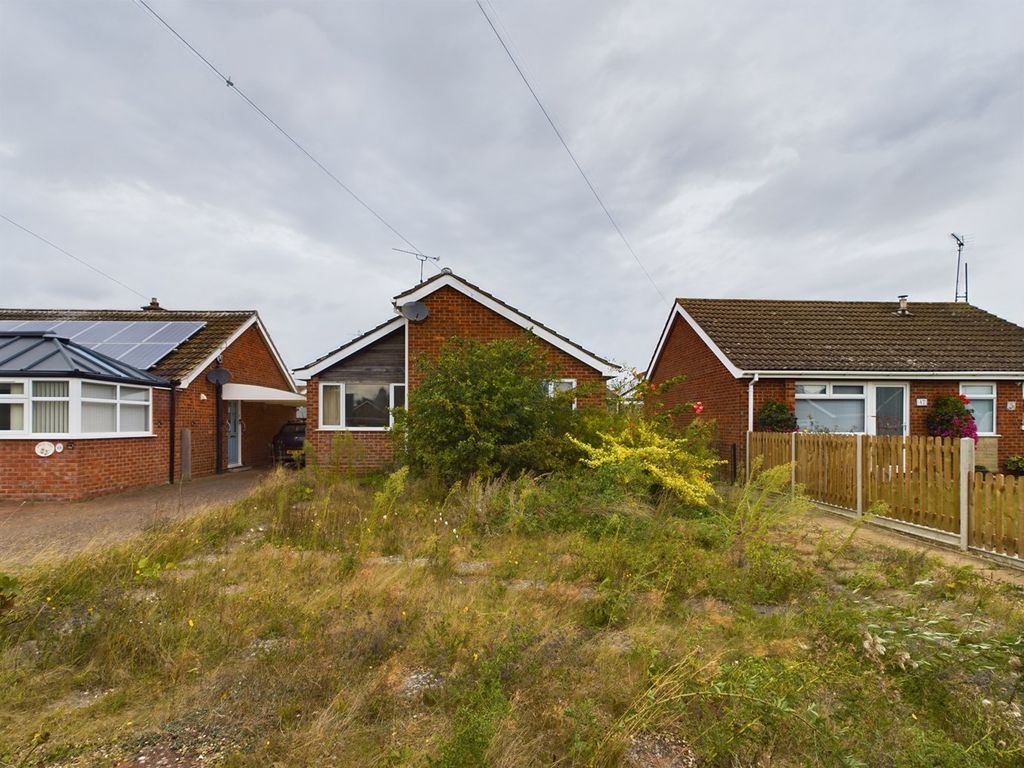 2 bed detached bungalow for sale in Westfields, Narborough, King