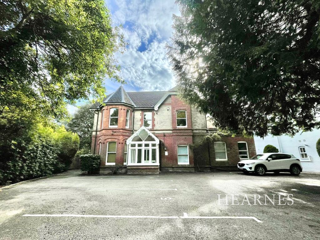 2 bed flat for sale in Cavendish Road, Dean Park, Bournemouth BH1, £280,000