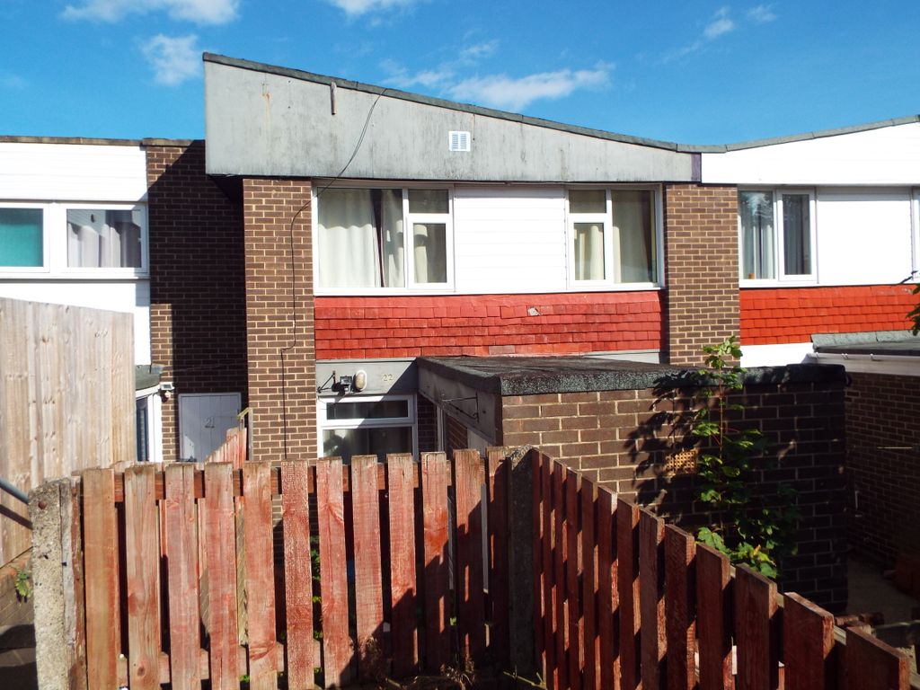 3 bed terraced house for sale in Lingcrest, High Fell, Gateshead NE9, £75,000